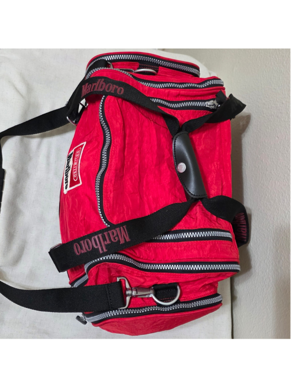 Vintage 90s Marlboro Unlimited Nylon Duffle Bag Red Black Travel Gym Shoulder - Picture 3 of 13